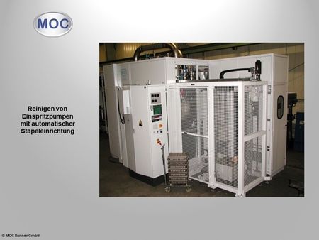 Reinigen von Einspritzpumpen mit automatischer Stapeleinrichtung